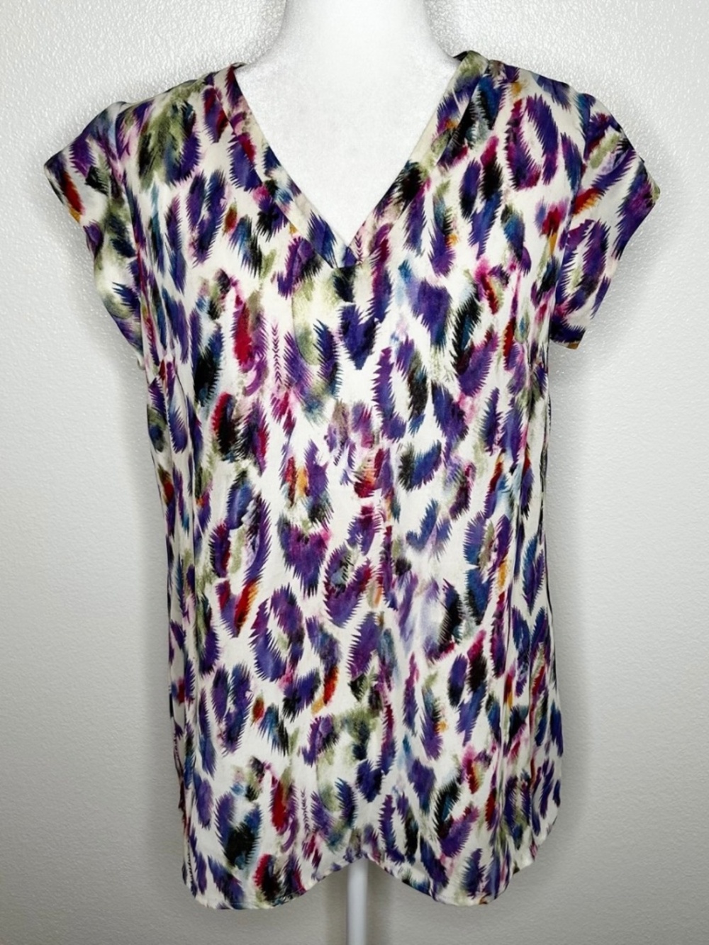 Cabi Womens Plume Purple Feather Print V-neck Top Style 5027 Size S EUC
